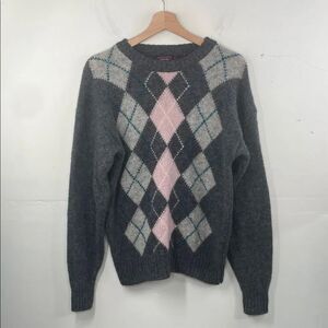 Cambridge Classics Men’s  Classic Argyle Wool Sweater in Gray Medium